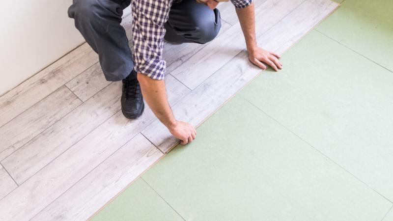 Piso Laminado Emborrachado Melhora Conforto e Segurança em Ambientes
